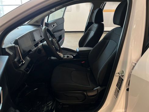 Used 2025 Kia Sportage LX FWD image 27