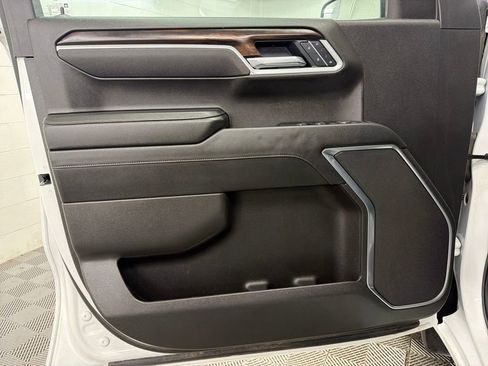 Used 2025 GMC Sierra 1500 SLT image 16