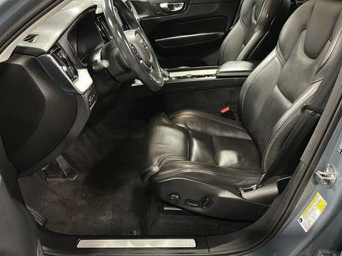 Used 2022 Volvo XC60 T8 Inscription w/ Advanced Package image 9