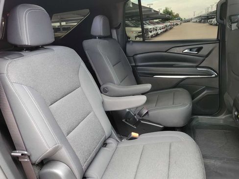 Used 2026 Chevrolet Traverse LT FWD image 17