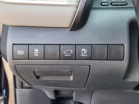 Used 2019 Toyota Camry SE FWD image 23