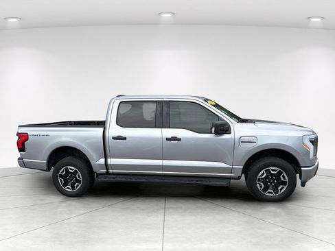 Used 2023 Ford F150 Lightning XLT AWD/4WD image 3