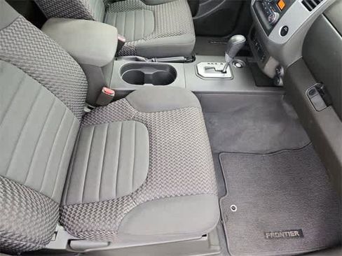Used 2021 Nissan Frontier SV image 19