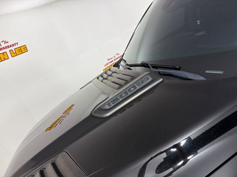 Used 2019 RAM 1500 Laramie AWD/4WD image 11