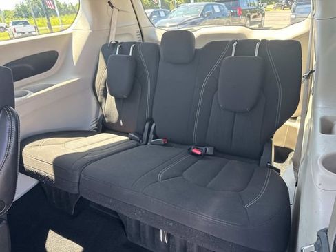Used 2023 Chrysler Voyager LX FWD image 17