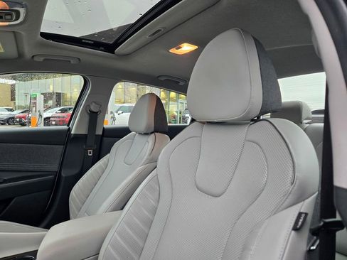 Certified 2024 Hyundai Elantra Limited image 29