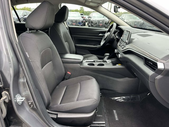 Used 2025 Nissan Altima 2.5 SV FWD image 10