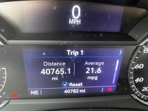 Used 2023 Cadillac XT4 Luxury w/ Cold Weather Package FWD image 9