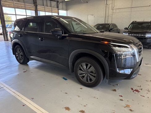 Used 2024 Nissan Pathfinder S w/ Cargo Package image 2