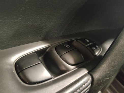 Used 2019 Nissan Rogue S w/ Special Edition Package FWD image 27