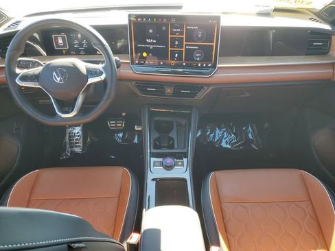 Used 2025 Volkswagen Tiguan SEL R-Line image 9