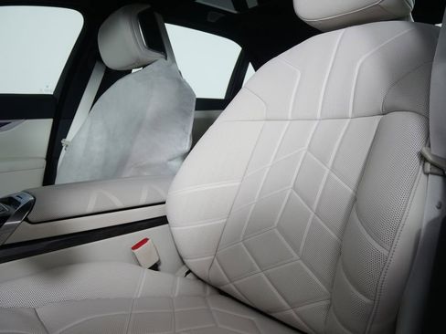 Used 2026 BMW i7 eDrive50 w/ Executive Package image 7