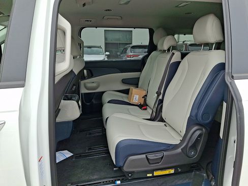 New 2026 Kia Carnival EX image 11