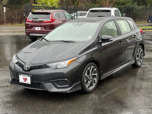 Used 2018 Toyota Corolla iM image 4