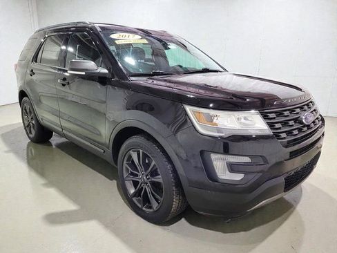 Used 2017 Ford Explorer XLT w/ Equipment Group 202A image 2