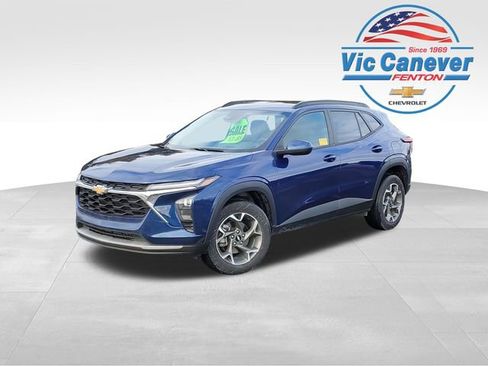 Certified 2024 Chevrolet Trax LT w/ Driver Confidence Package image 1