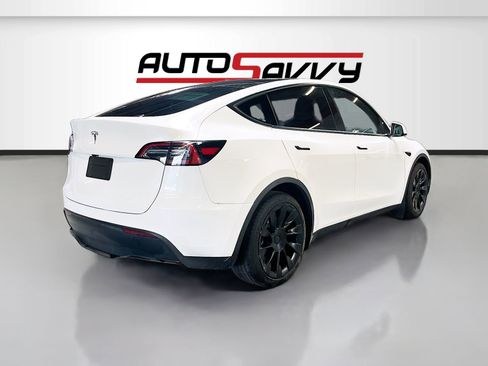 Used 2024 Tesla Model Y Long Range AWD/4WD image 7