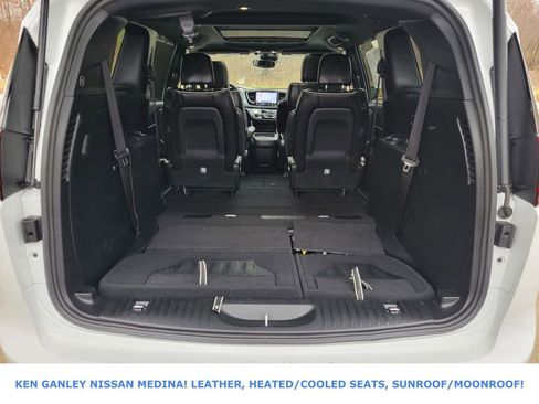 Used 2025 Chrysler Pacifica Limited image 44