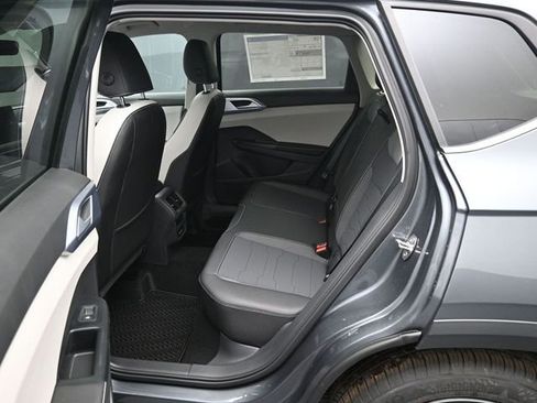 New 2026 Volkswagen Taos SE AWD/4WD image 11