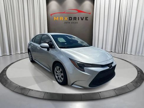 Used 2020 Toyota Corolla LE FWD image 3
