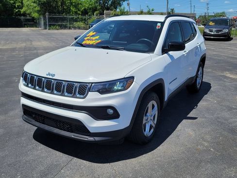 Used 2024 Jeep Compass Latitude AWD/4WD image 5
