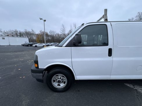 Used 2021 GMC Savana 2500 w/ Driver Convenience Package image 32
