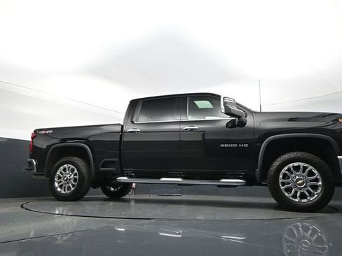Used 2025 Chevrolet Silverado 2500 LTZ w/ LTZ Convenience Package AWD/4WD image 28