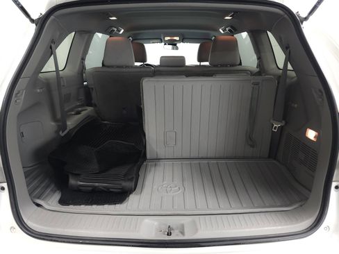 Used 2019 Toyota Highlander LE AWD/4WD image 10
