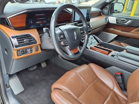 Used 2023 Lincoln Navigator Reserve image 18