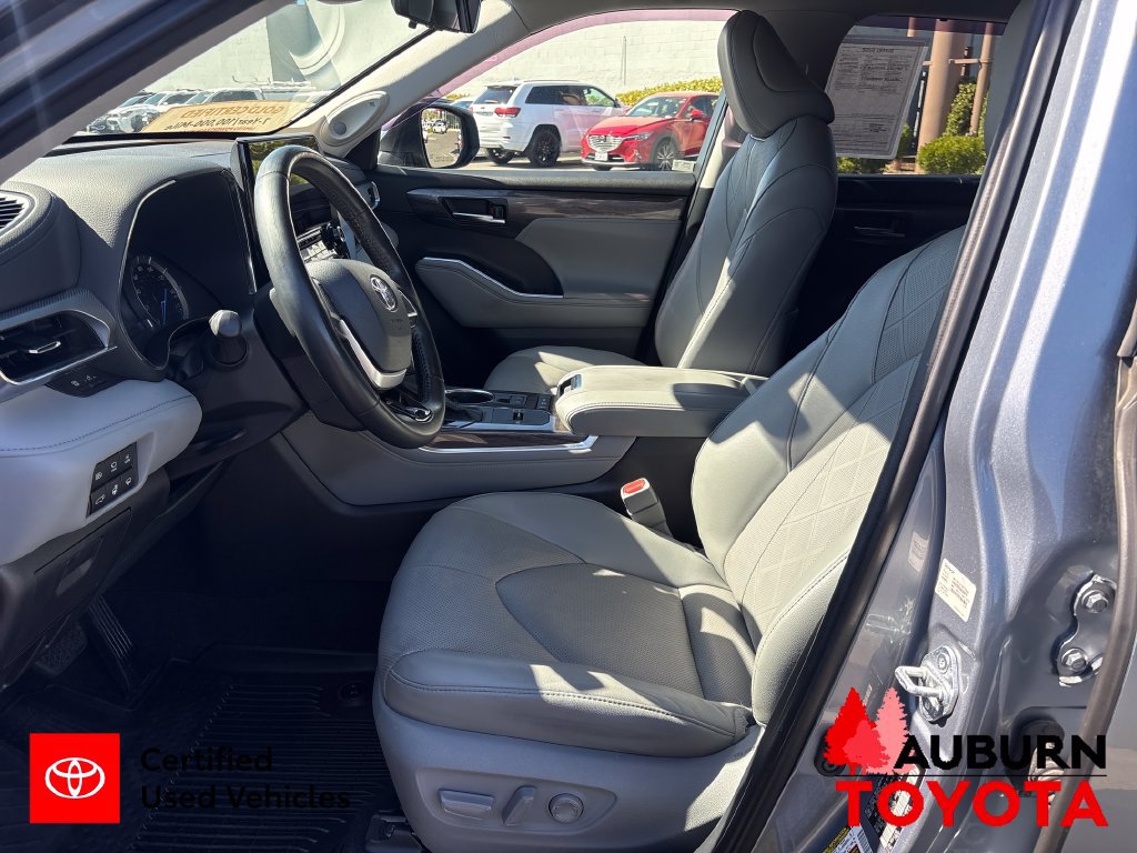 Certified 2022 Toyota Highlander Platinum AWD/4WD image 12