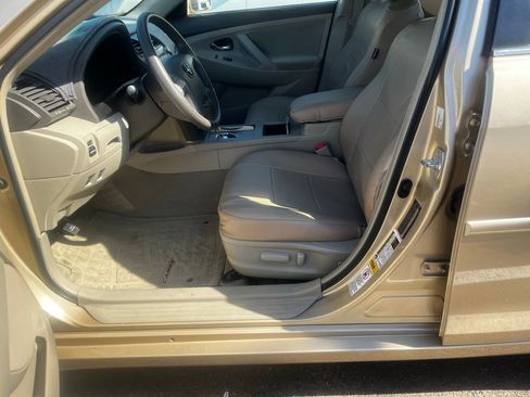 Used 2010 Toyota Camry SE image 9