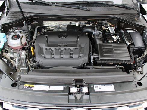 Certified 2020 Volkswagen Tiguan SE w/ Panoramic Sunroof Package image 31