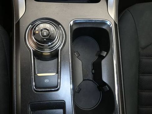 Used 2018 Ford Fusion SE w/ Fusion SE Technology Package FWD image 19