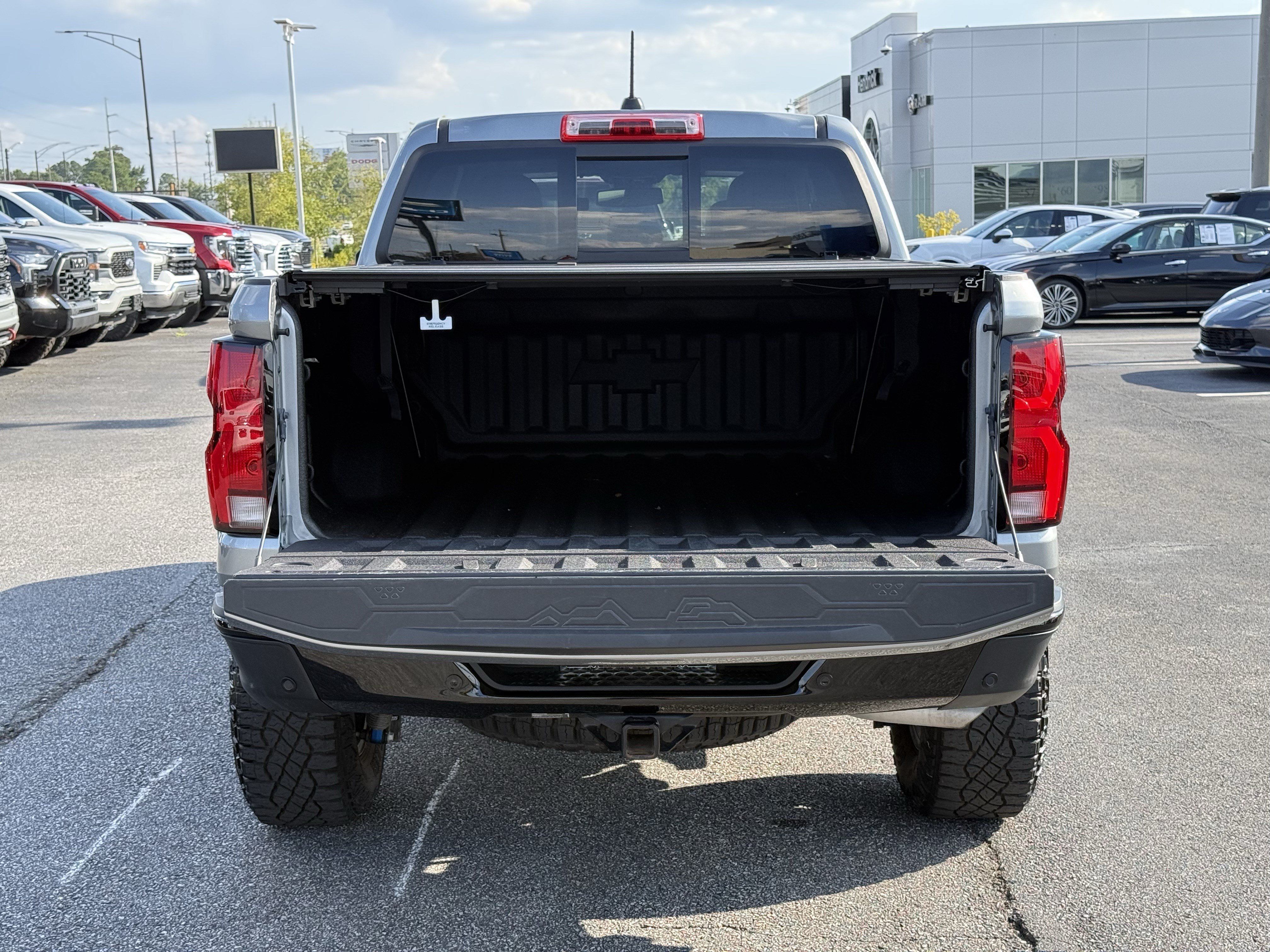 Used 2025 Chevrolet Colorado ZR2 w/ Technology Package AWD/4WD image 34