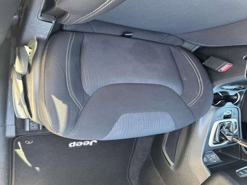 Used 2016 Jeep Cherokee Latitude w/ Safety/Convenience Group image 16