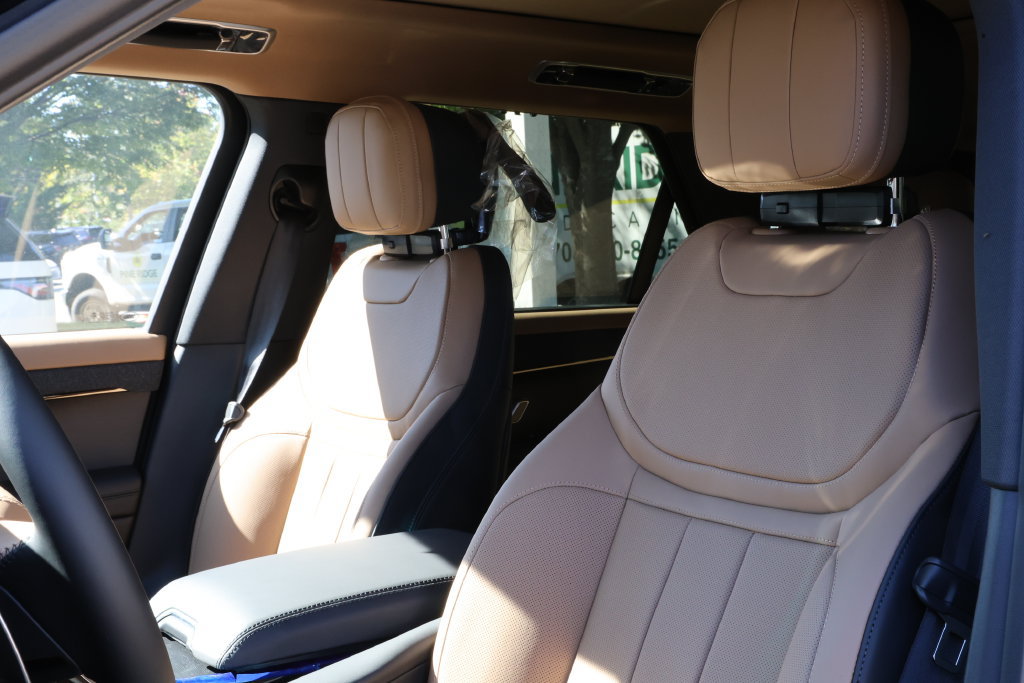 New 2027 Land Rover Range Rover Sport Dynamic SE AWD/4WD image 13
