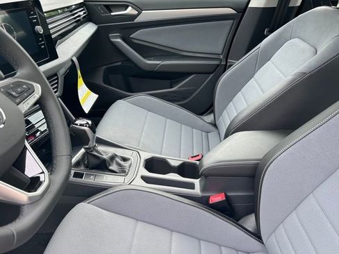 New 2026 Volkswagen Jetta SE FWD image 9