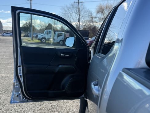 Used 2022 Toyota Tacoma TRD Sport image 24
