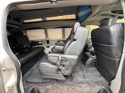 Used 2023 GMC Savana 2500 image 83