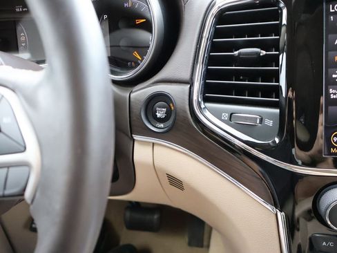 Used 2020 Jeep Grand Cherokee Overland image 26