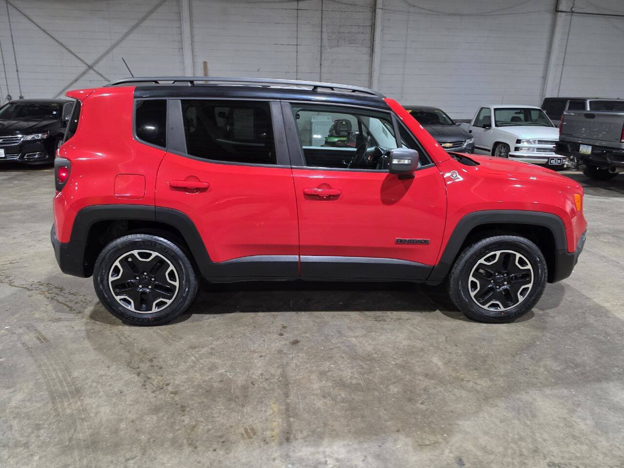 Used 2016 Jeep Renegade Trailhawk w/ Cold Weather Group AWD/4WD image 13