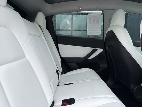 Used 2021 Tesla Model Y Long Range image 14