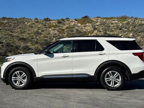 Certified 2022 Ford Explorer XLT image 7
