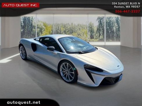 Used 2023 McLaren Artura RWD image 3