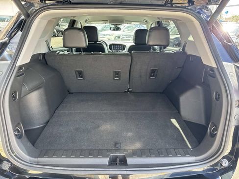 Used 2023 GMC Terrain SLT image 9