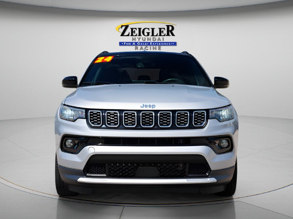 Used 2024 Jeep Compass Limited AWD/4WD image 2