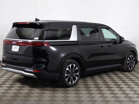 Used 2023 Kia Carnival EX FWD image 10
