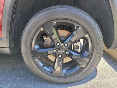 Used 2024 Jeep Grand Cherokee L Altitude image 7