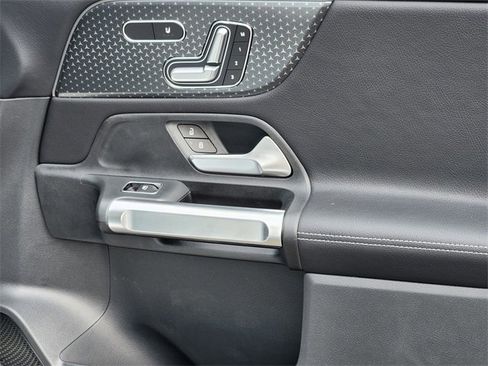 New 2026 Mercedes-Benz GLB 250 4MATIC image 17