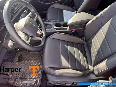 Used 2023 Volkswagen Jetta SE w/ Panoramic Sunroof Package image 13